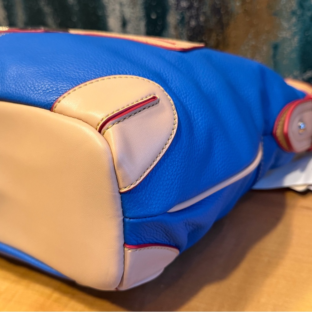 Tignanello All Star Blue Pebbled Leather Shoulder Bag!
Brand new with tags. - Picture 13 of 15